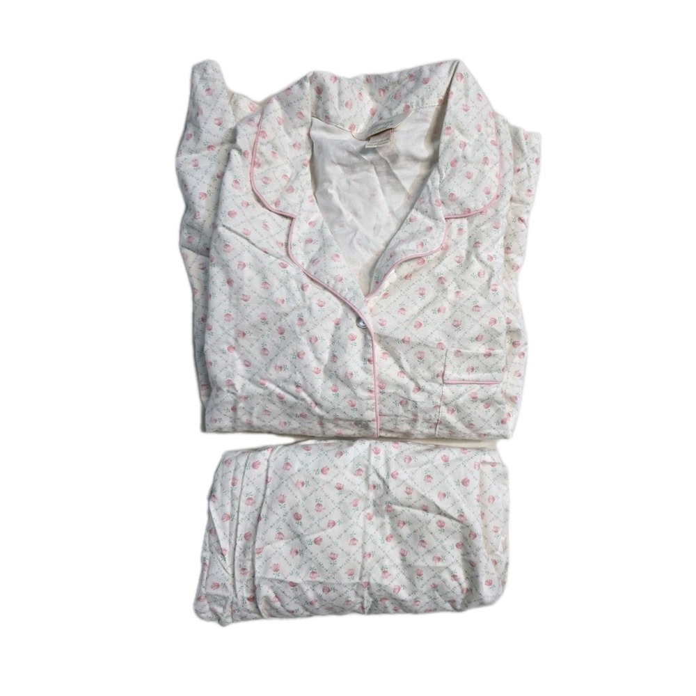 carriage court Women's  Vintage  Pajama Set Large  White Roses Print Flannel